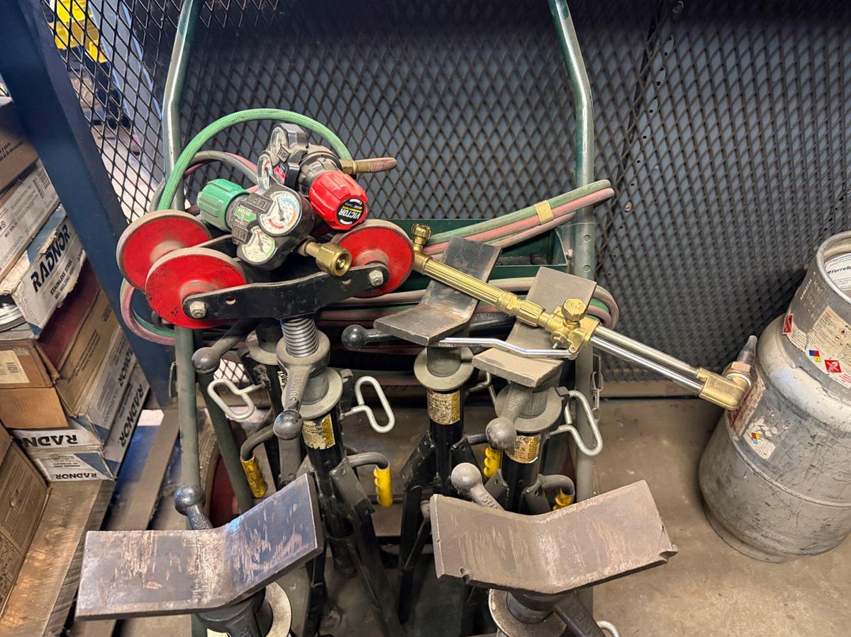 Used Victor Torch set w/ (6) pipe stands & Dolly