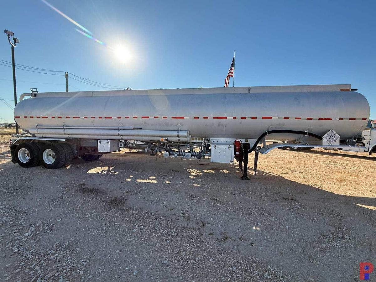Used 1988 FRUEHAUF 4-COMPARTMENT 9,650 GAL. FUEL TANK TRAILER