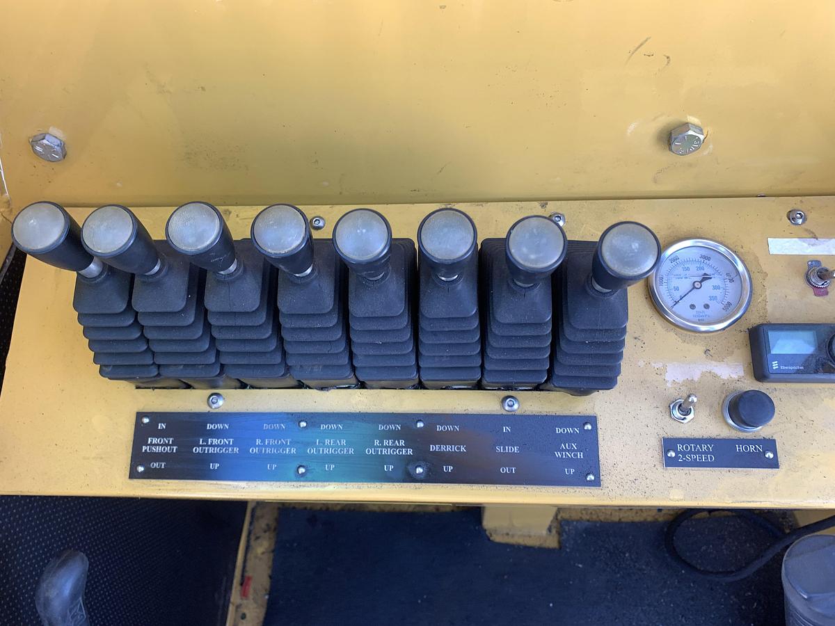 Used SPIRADRILL MHD 80 (REFURBISHED IN 2024) VERTICAL DRILL MTD. ON 2012 KENWORTH T800 TRI AXLE TRUCK