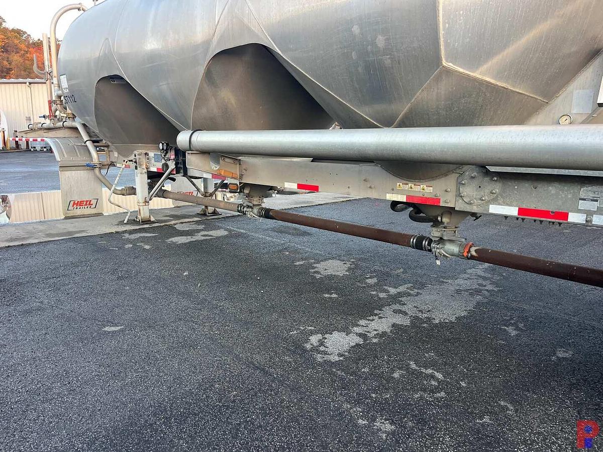 Used 2017 HEIL  1040 CU. FT T/A DRY BULK PNEUMATIC TRAILER