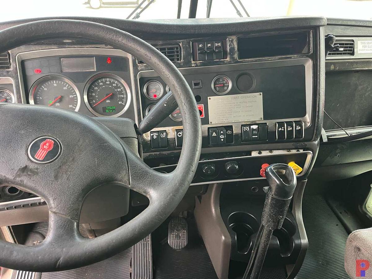 Used 2010 KENWORTH T800 T/A 36” SLEEPER TRUCK