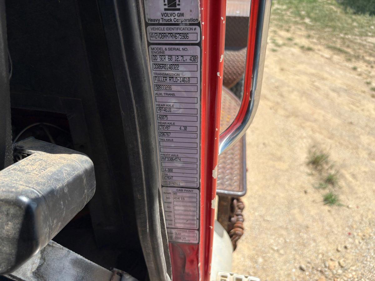 Used 1994 WHITE GMC WCA T/A DAYCAB WINCH TRUCK