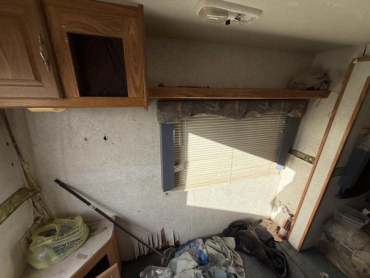 Used 2003 DUTCHMEN 25’ SPORT T/A FIFTH WHEEL PULL CAMPER TRAILER