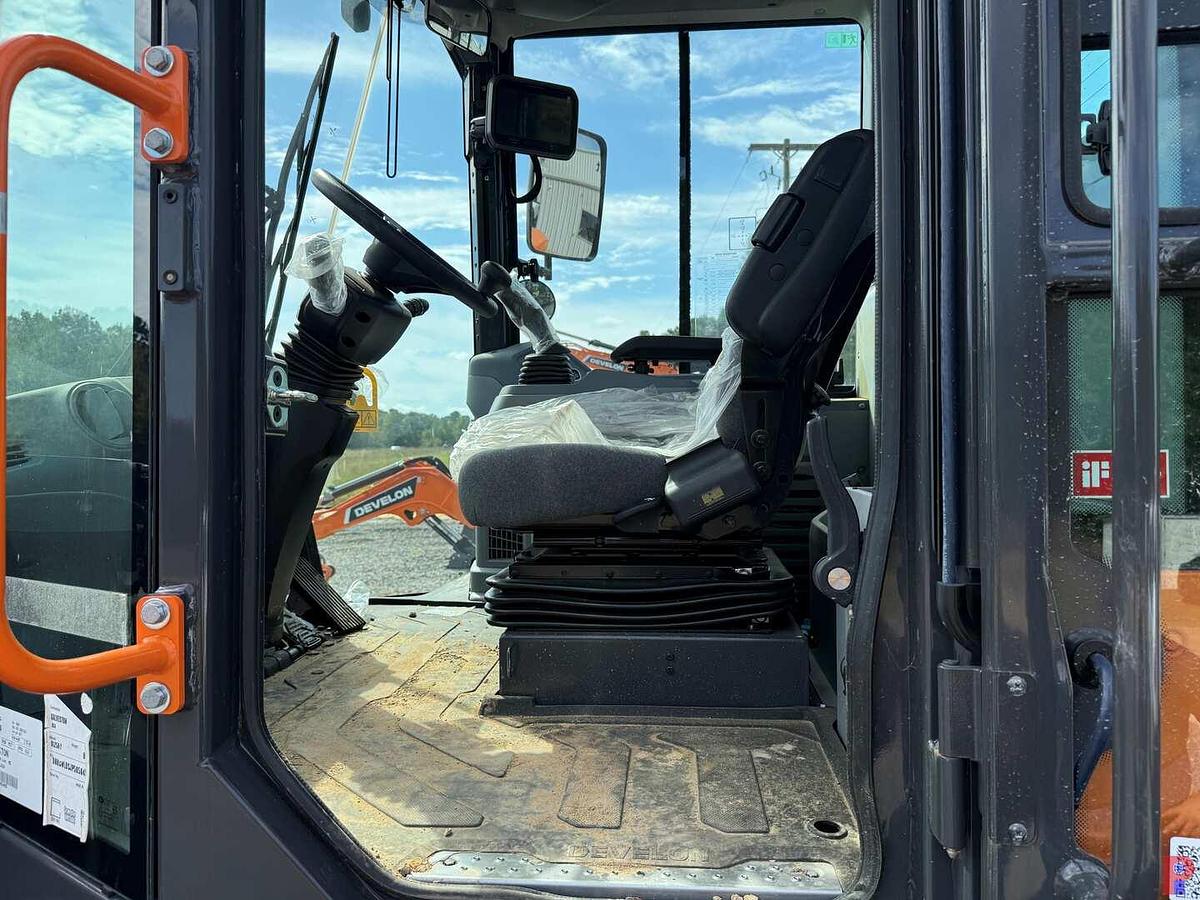 Used (NEW) 2024 DEVELON DL250-7 WHEEL LOADER **3 YEAR 5000 HOUR FULL WARRANTY**