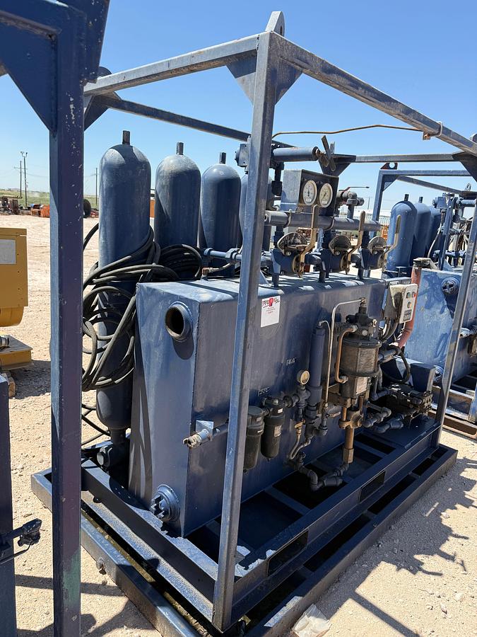 Used MEYERS 3-STATION 4-BOTTLE ACCUMULATOR CLOSING UNIT, SKIDDED