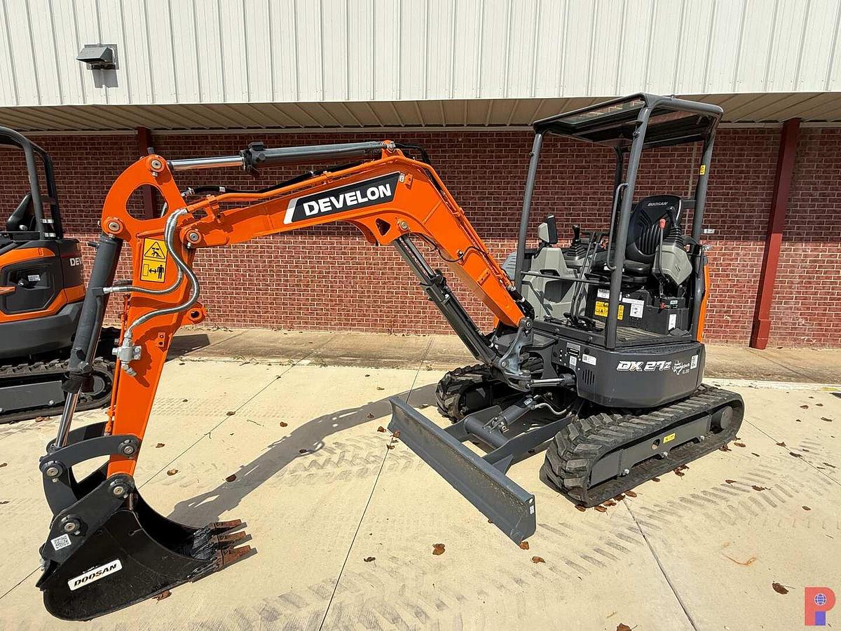 Used (NEW) DEVELON DX27Z-7 COMPACT MINI EXCAVATOR