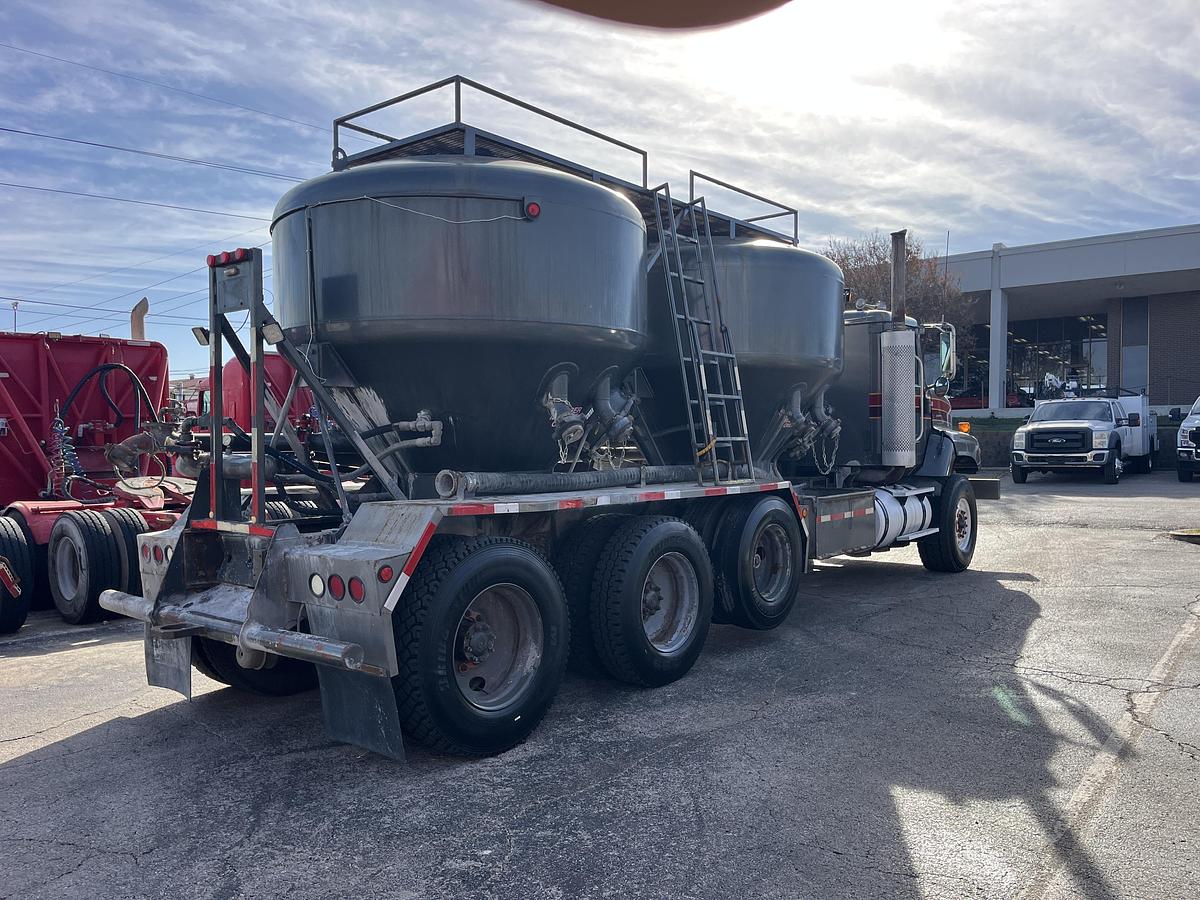 Used 2004 INTERNATIONAL  PAYSTAR 5600I TRI AXLE 660 CF CEMENT BULK TRUCK