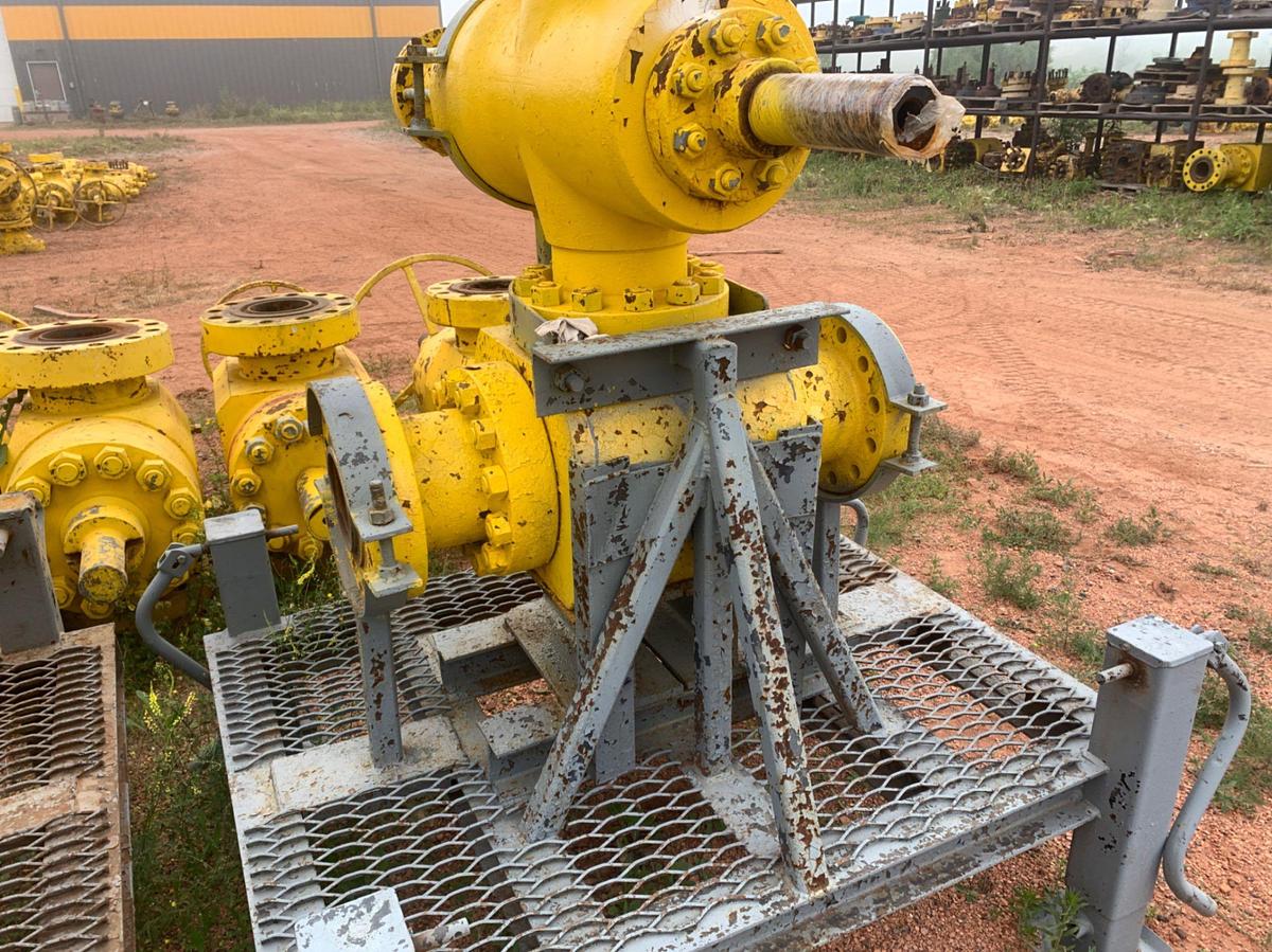 Used (2) 4-1/16 10k Fluid Crosses on Transport Skids w/ (4) 4-1/16 10k Hydraulic Gate Valves
