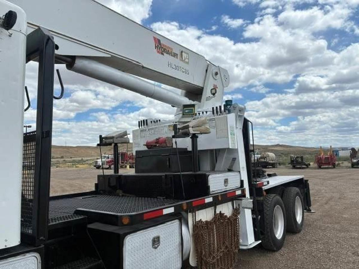 Used 2007 Kenworth T800 30 Ton Crane Truck
