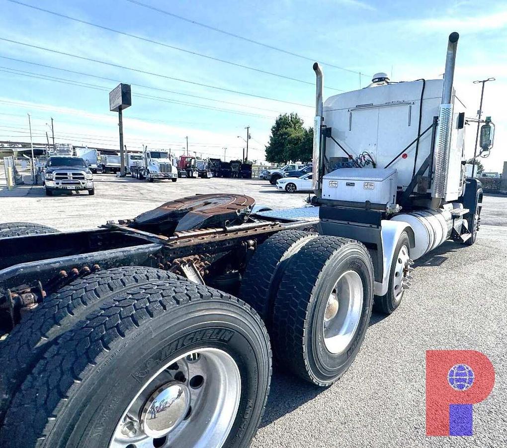 Used 2015 MACK PINNACLE CHU613 TRI AXLE SLEEPER TRUCK