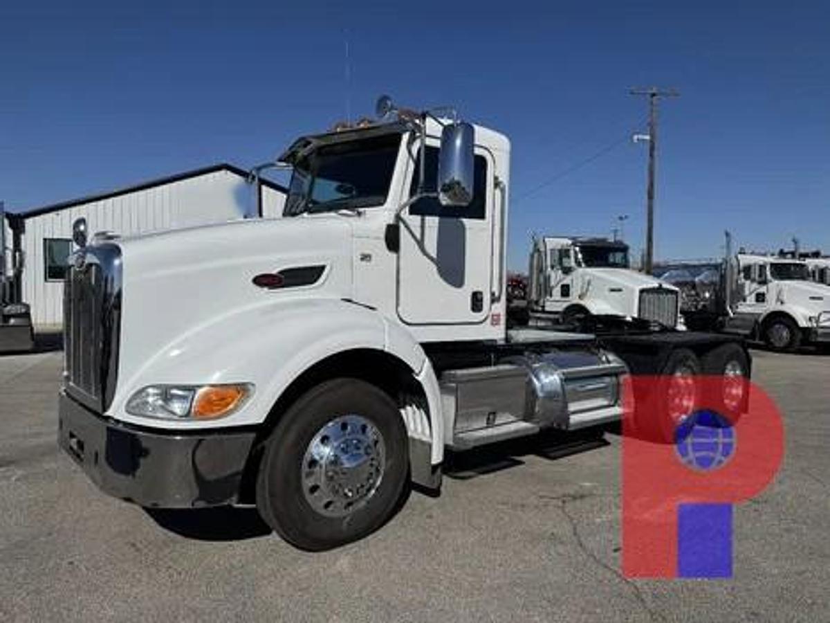 Used 2013 PETERBILT 384 T/A DAY CAB TRUCK TRACTOR