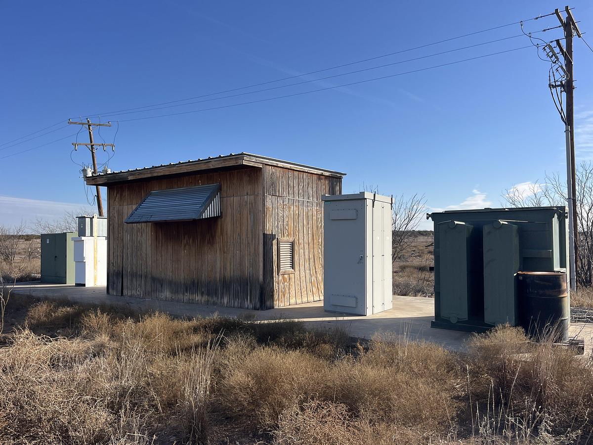 Used CROCKETT CO. SWD FACILITY, PERMITTED FOR 30,000 BBLS. PER DAY