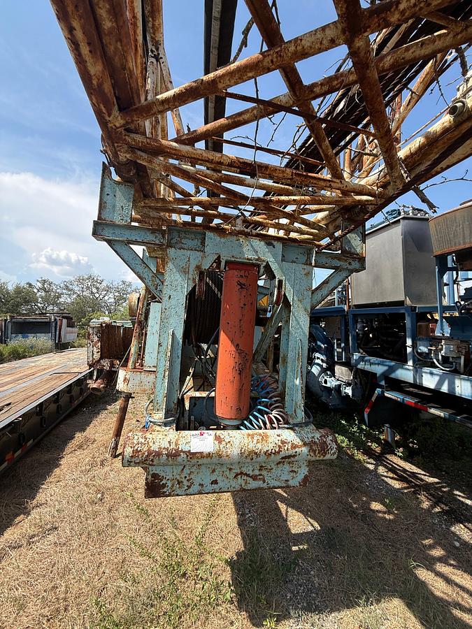 Used SPENCER-HARRIS MODEL 7000 TRAILER MTD DRILLING RIG & 14'L X 8'T X 16'W SUBSTRUCTURE W/ RAMP
