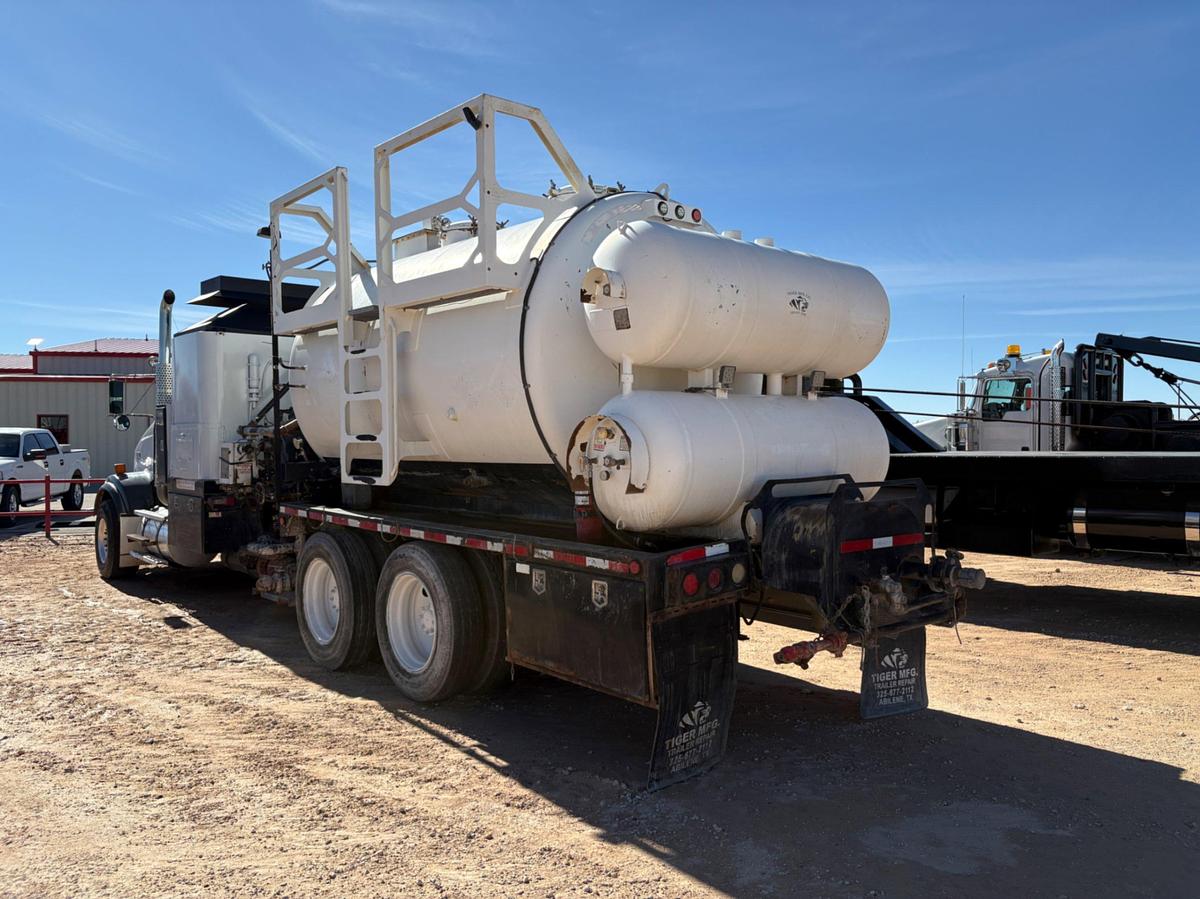 Used 2015 KENWORTH T800 T/A DAYCAB HOT OIL TRUCK