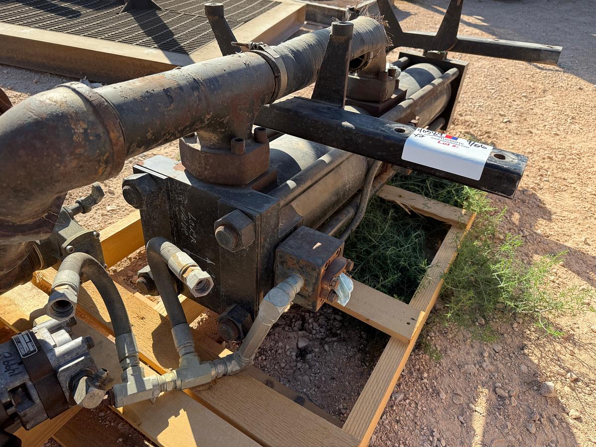 Used LOT W/ (2) VICKERS C25V-31 HYDRAULIC PUMPS, DRIVESHAFT, & 9”OD x 5’L HYDRAULIC CYLINDER