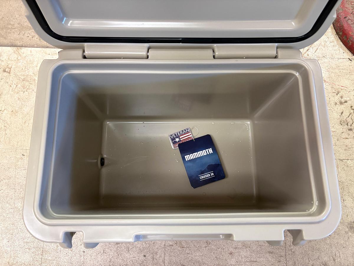 Used UNUSED Mammoth 30qt cooler