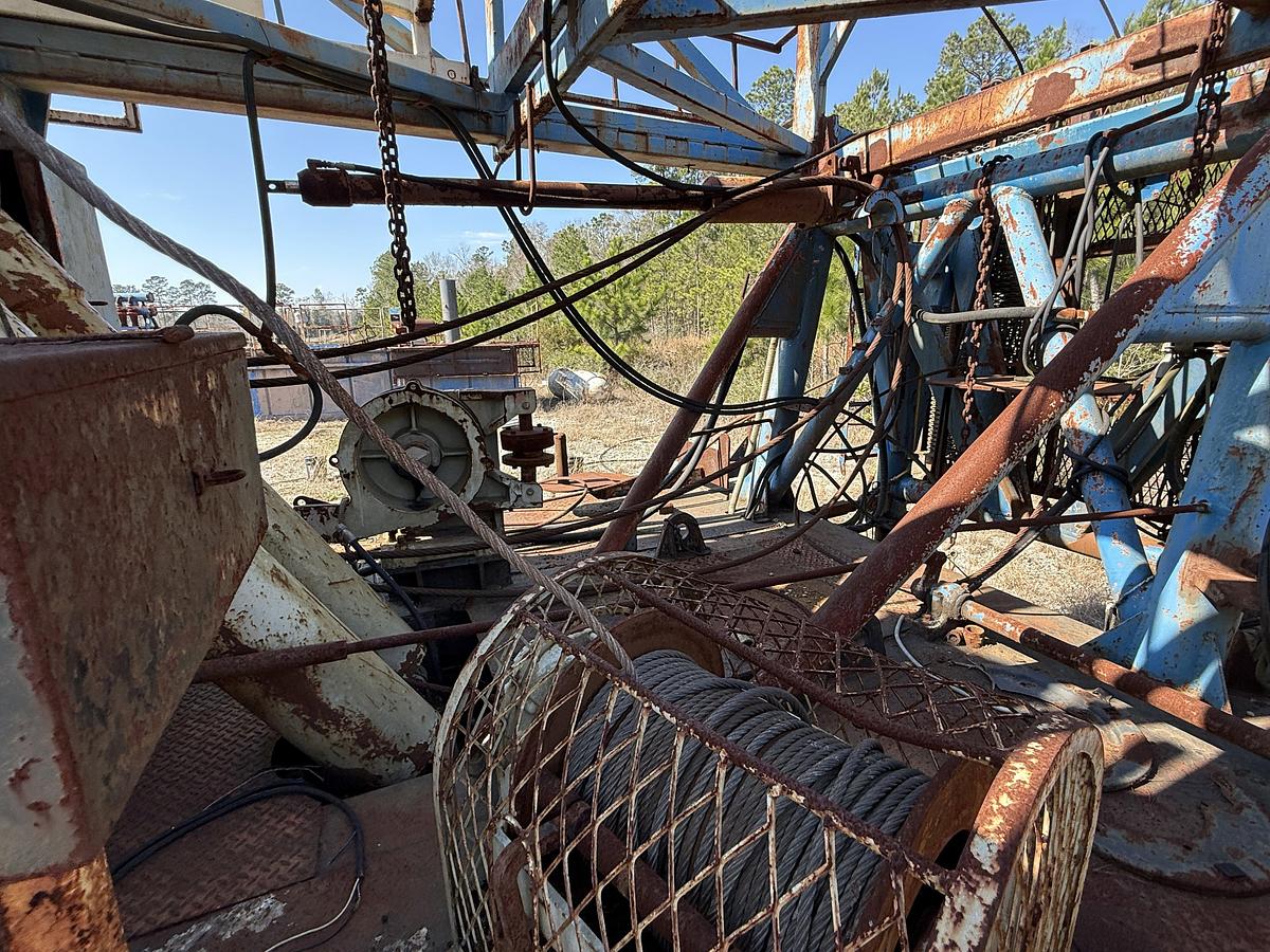 Used 2007 MOOR RIG XJ60 DD 104'-200K 5-AXLE WELL SERVICE WORKOVER RIG