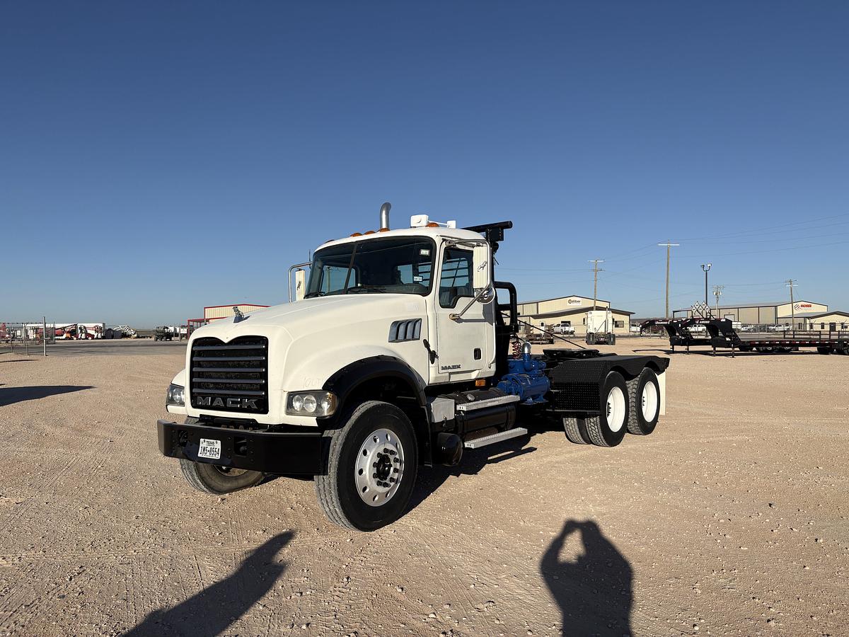 Used 2009 MACK GRANITE GU713 T/A WINCH / VACUUM TRUCK