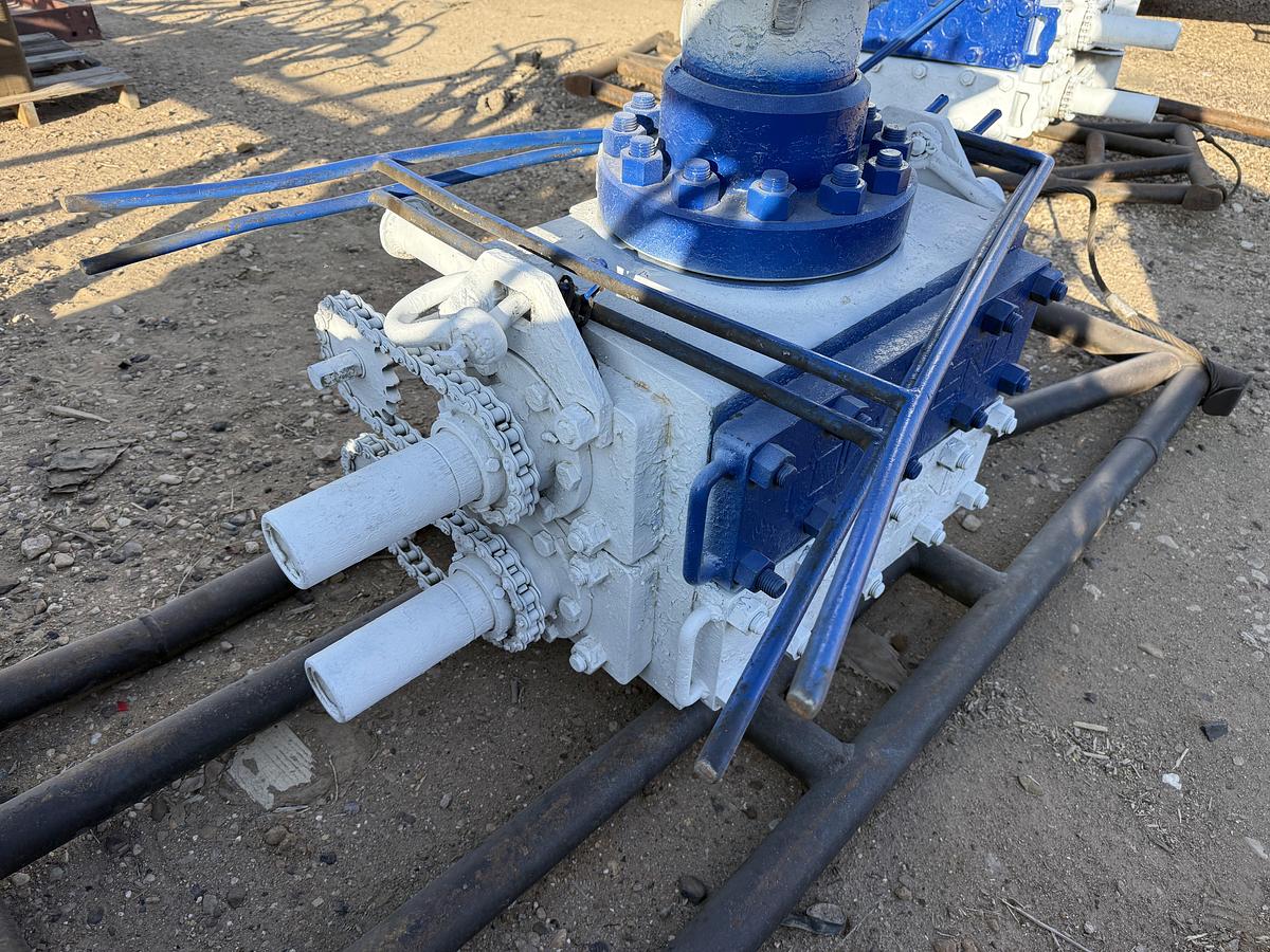 Used 7-1/16 TOWNSEND 3M 2-7/8 DBL MANUAL BLOWOUT PREVENTER, CHARTED