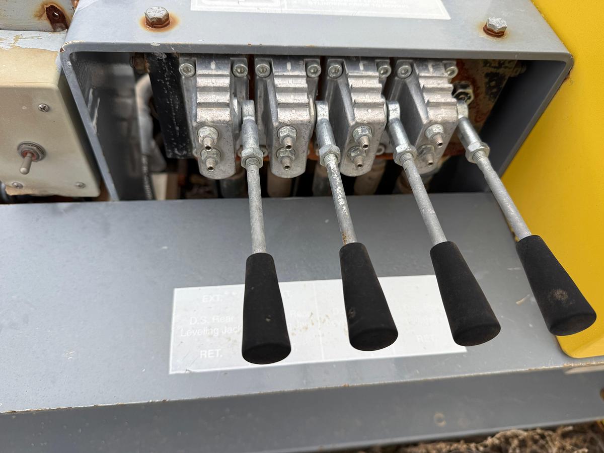 Used NORTH RIG C4S 30’H HYDRAULIC CATWALK PIPE HANDLER SKIDDED P/B YANMAR DIESEL ENGINE