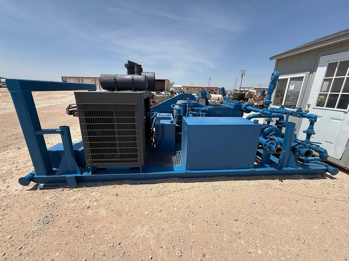 Used SMC T-165-5 5K WP TRIPLEX WELL SERVICE PUMP P/B CUMMINS 6-CYL TURBO DIESEL ENGINE SKIDDED