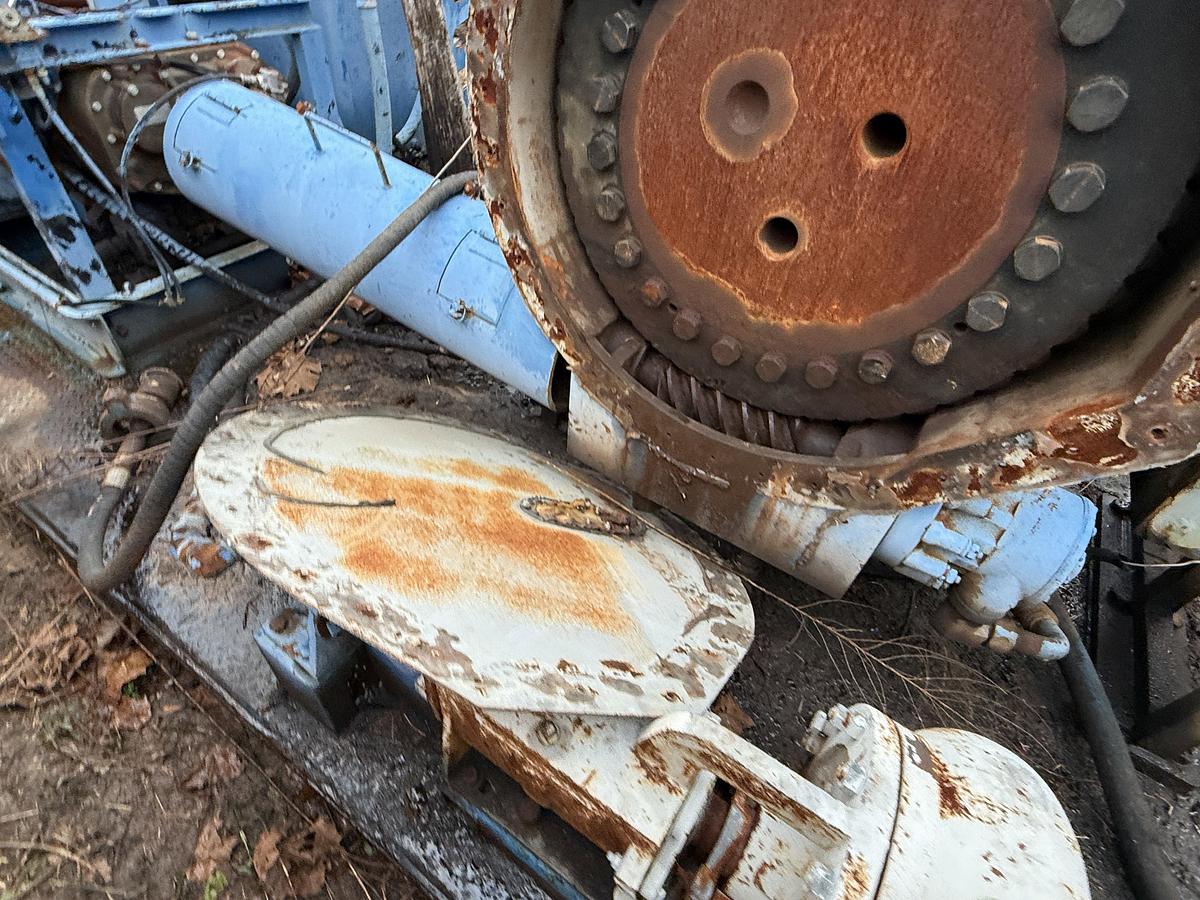 Used AXON DEMAY HD-500 TRIPLEX WELL SERVICE PUMP SKIDDED (INCOMPLETE)