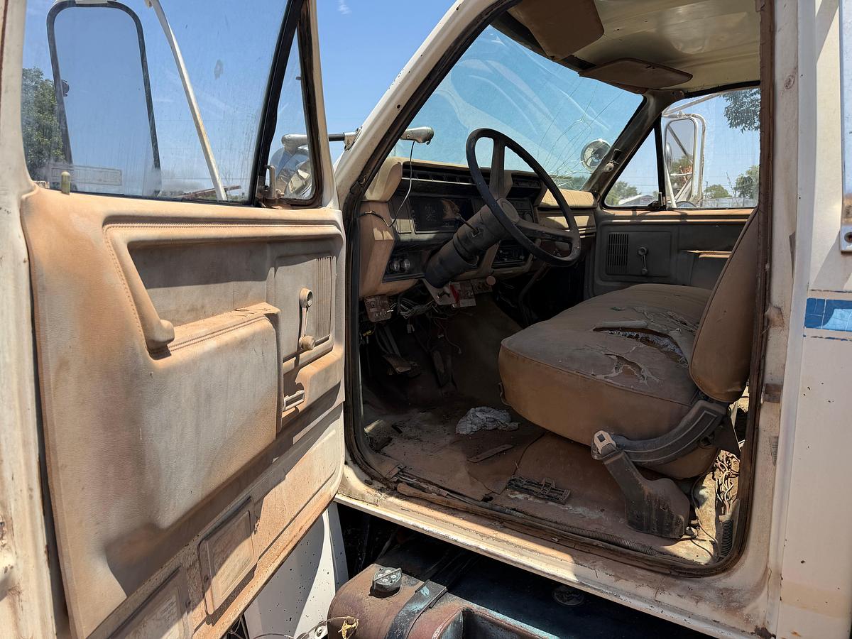 Used 1984 Ford F-700 Altec Bucket Truck