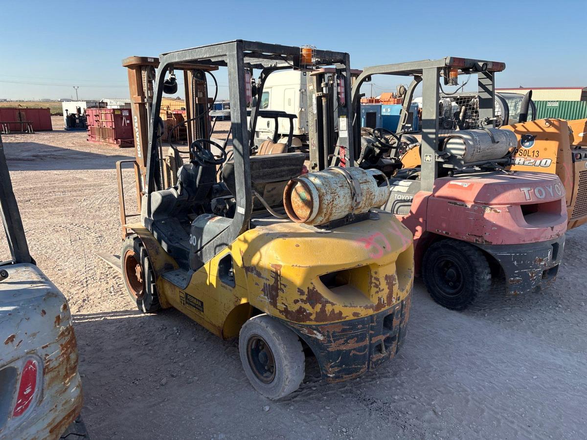 Used Komatsu FG30HT-16 6,000lb forklift