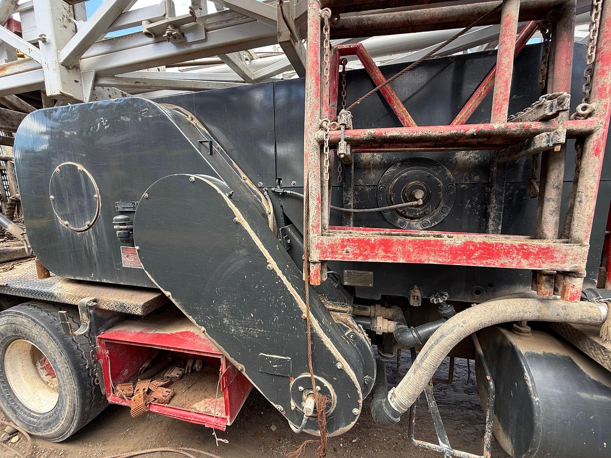 Used FRANKS EXPLORER III 96’-215K 4-AXLE WELL SERVICE WORKOVER RIG