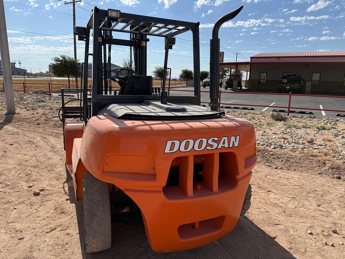 Used 2012 Doosan D70S-5 13,550lbs forklift