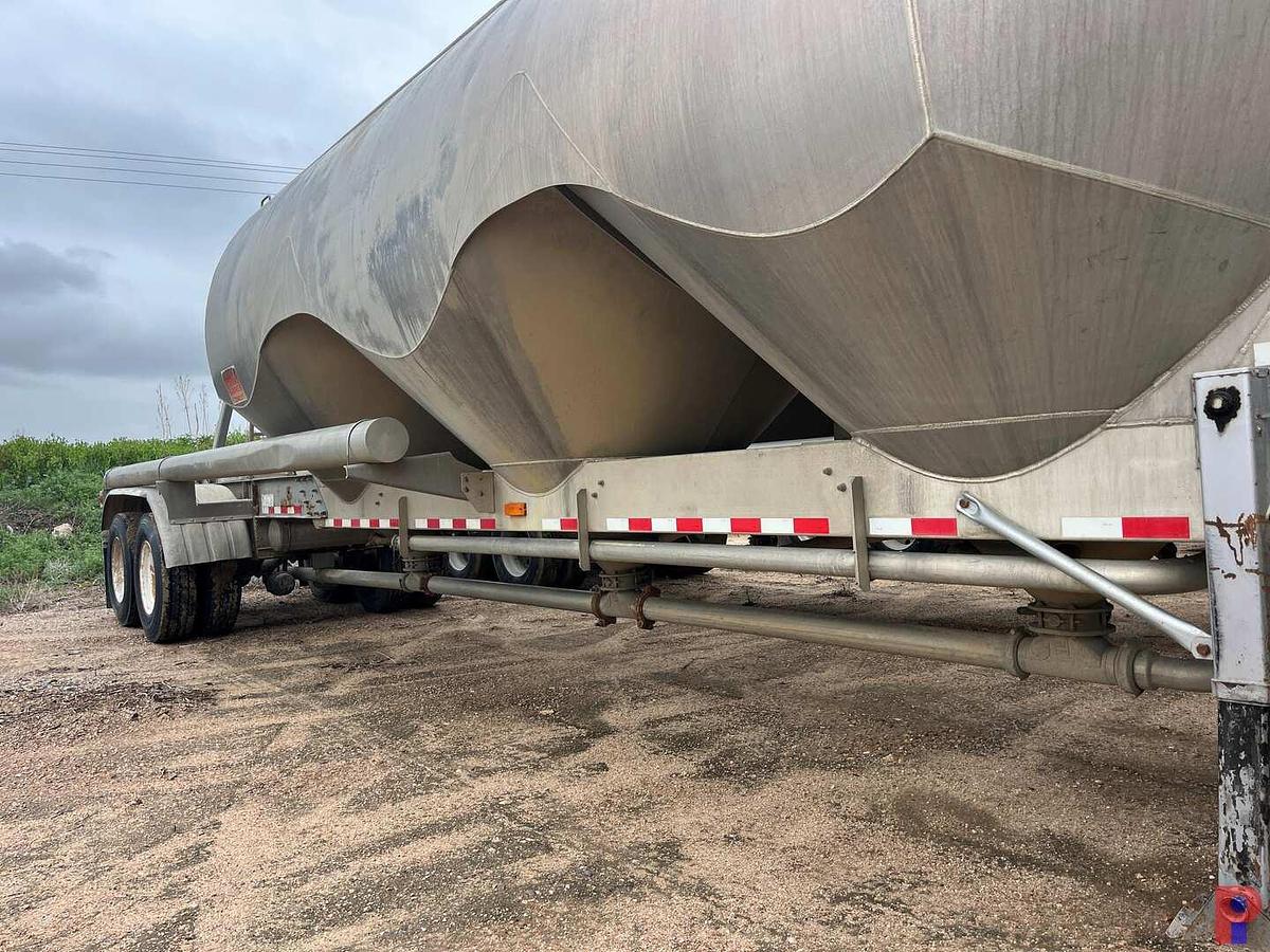 Used 2004 HEIL 1,000 CU.FT. PNEUMATIC BULK TRAILER W/ BLOWER