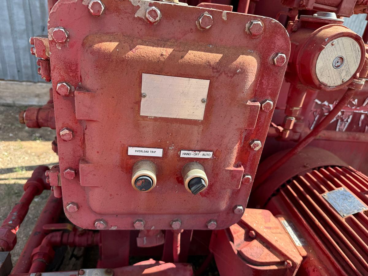 Used 4-STATION 8-BOTTLE ACCUMULATOR CLOSING UNIT, SKIDDED