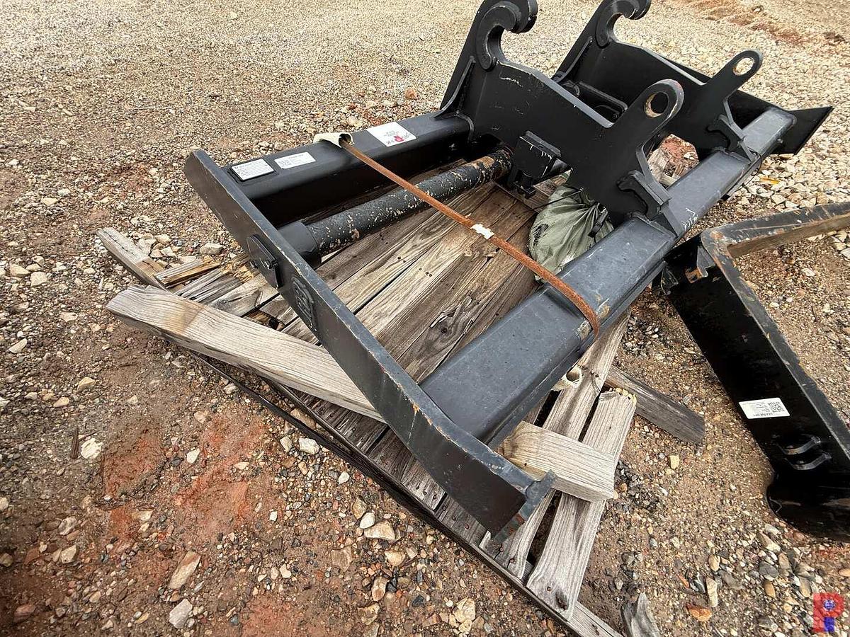 Used UNUSED PALADIN 106”W X 72” CAP. 418 SERIES QUICK COUPLER FORK CARRIAGE F/ WHEEL LOADER