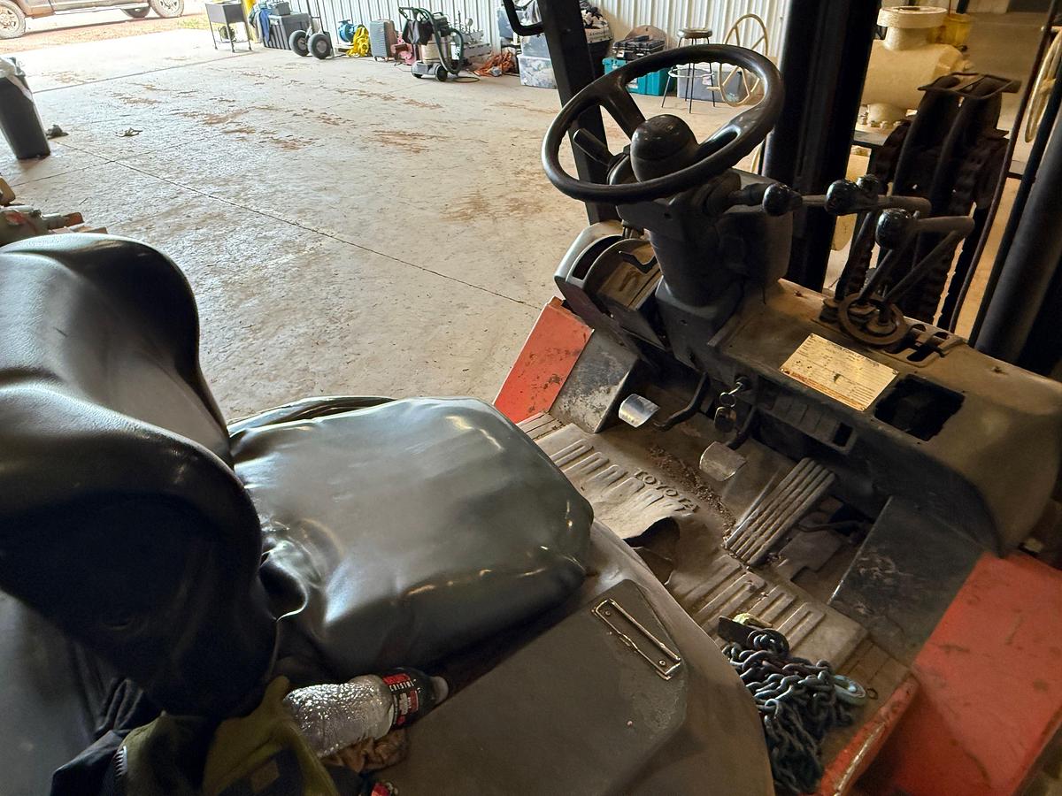 Used TOYOTA 7FGU35 7.3K LB FORKLIFT