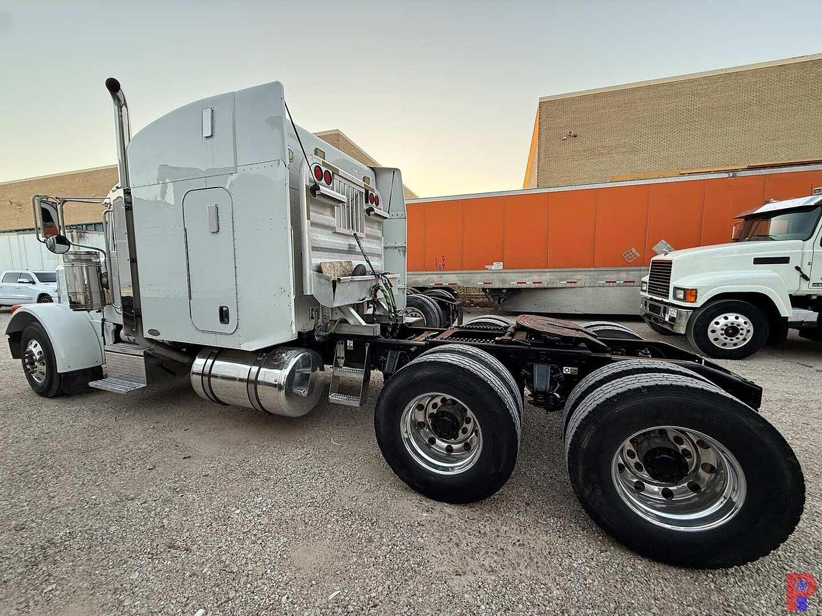 Used 2007 PETERBILT 379 T/A 63” SLEEPER TRUCK