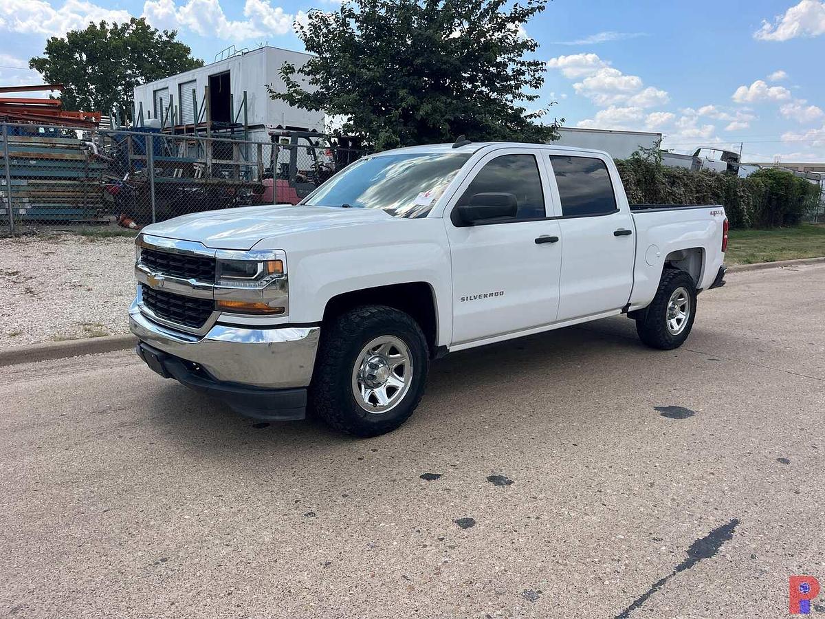 Used 2017 CHEVROLET SILVERADO 4X4 CREW CAB PICKUP
