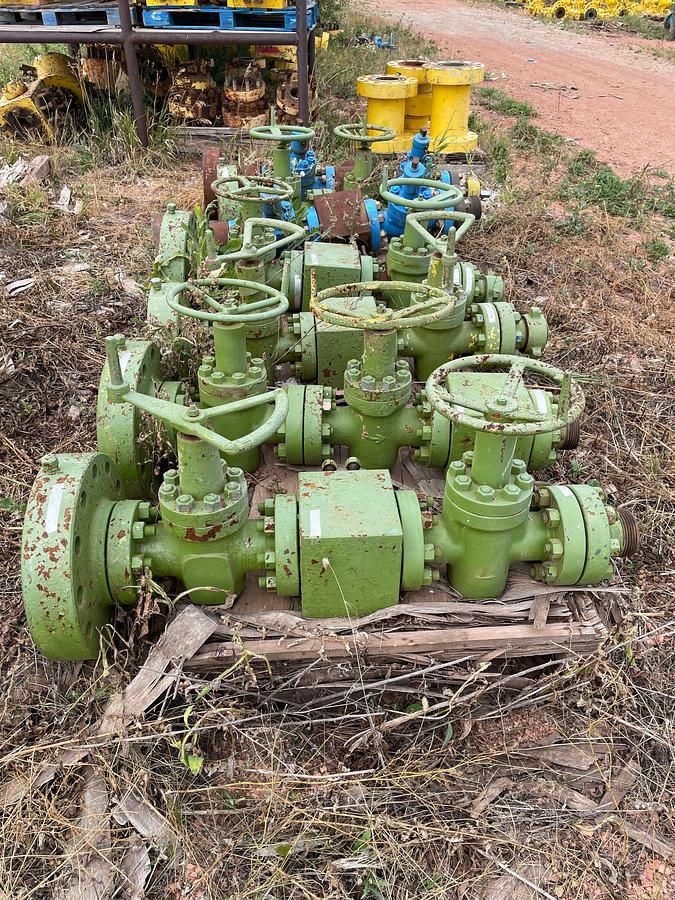 Used Lot of 25 Plus Small Bore Gate Valves, Fluid Crosses, Flanges, Etc.