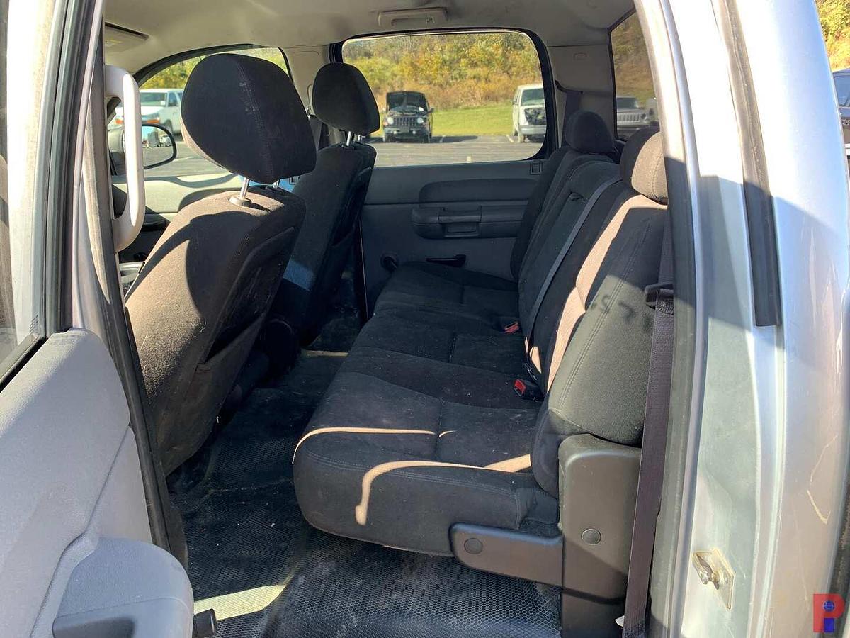 Used 2013 CHEVROLET SILVERADO 1500 4X4 CREW CAB PICKUP