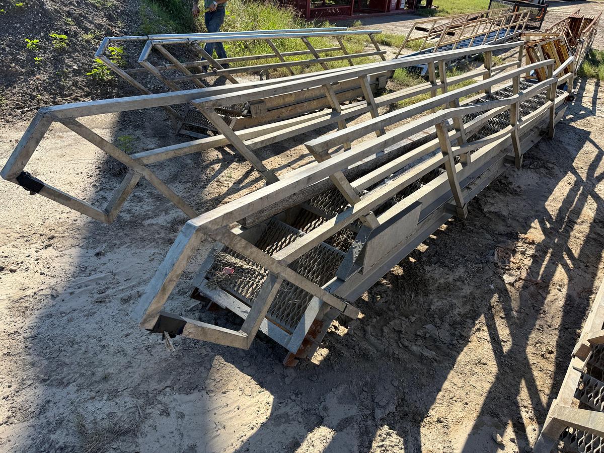 Used 40’ EXTENDABLE ALUMINUM RIG LADDER