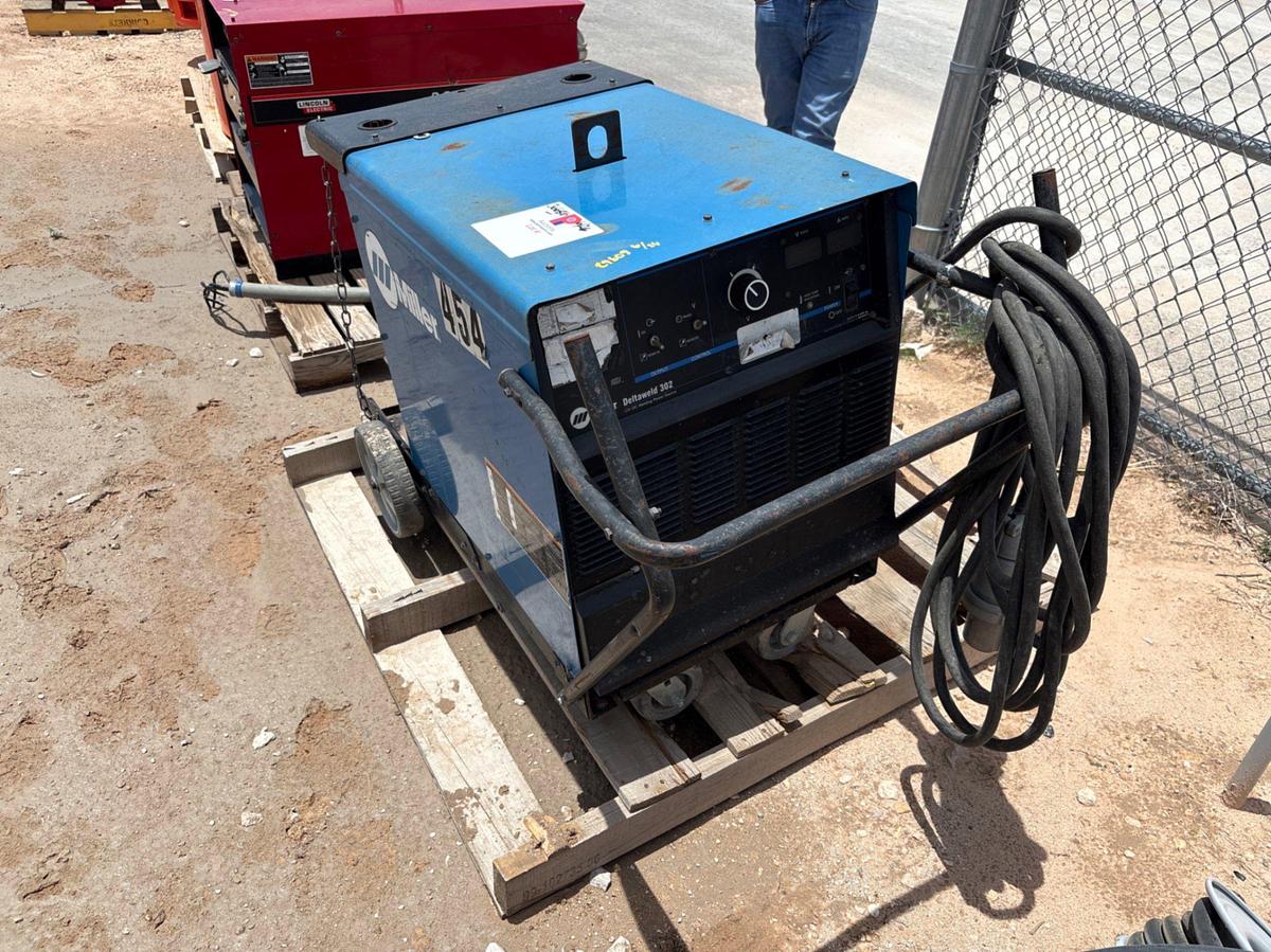 Used Miller deltaweld 302 welding machine