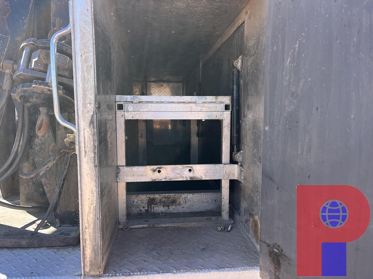 Used 2015 FREIGHTLINER M2 106 S/A CREW CAB SLICK LINE TRUCK