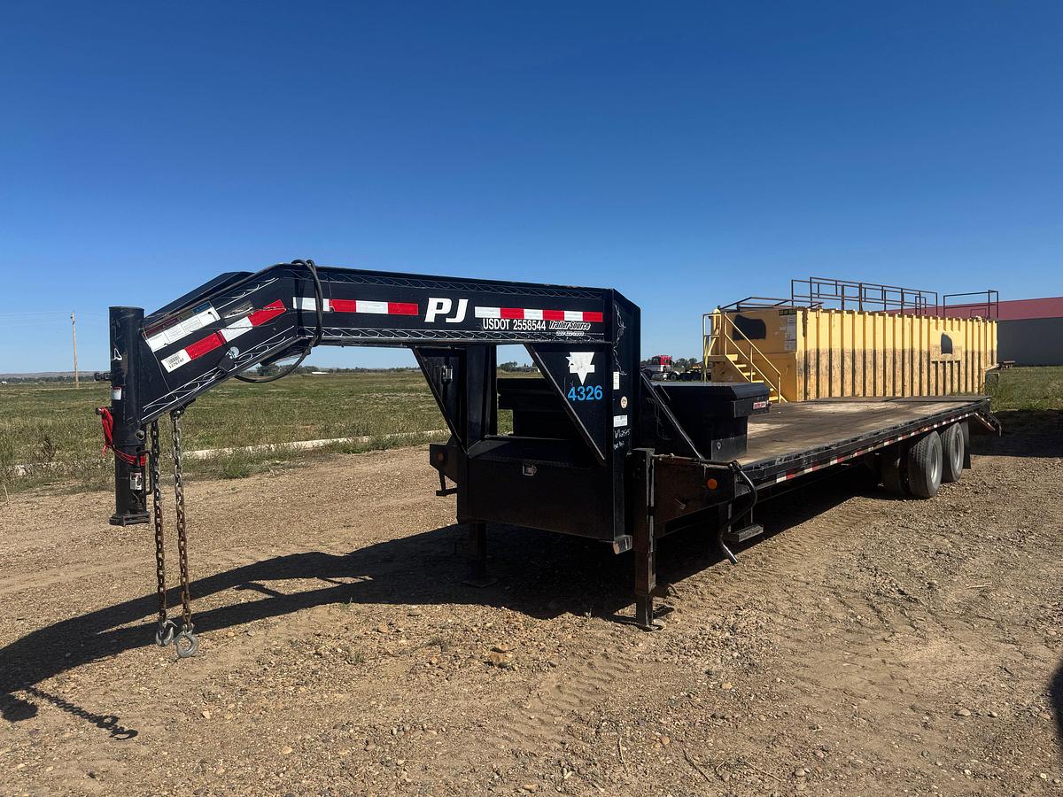 Used 2017 PJ 30' TANDEM DUAL WHEEL GOOSENECK FLATBED TRAILER W/ DOVE TAIL & MEGA RAMPS