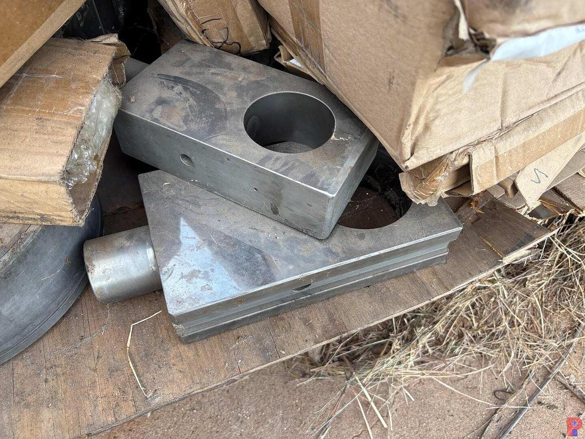 Used LOT OF ASSORTED SIZE GATE VALVE SEATS, GATES, FLANGE GASKETS, ETC.