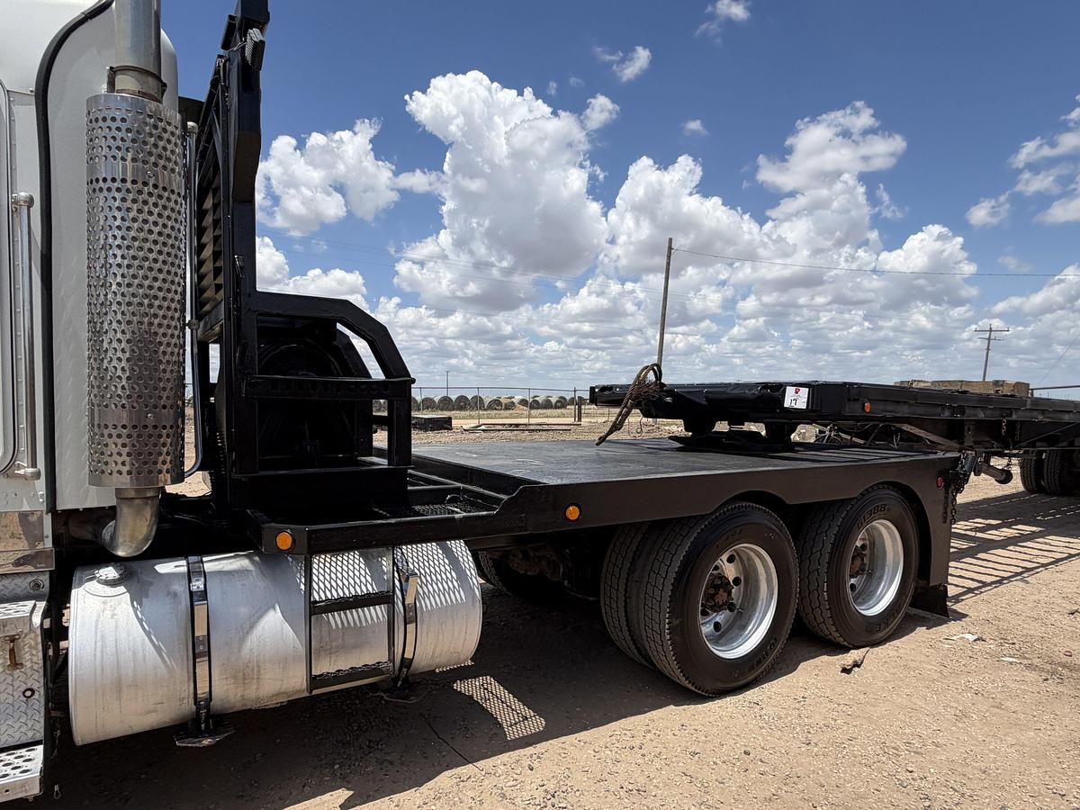 Used 2007 KENWORTH W900 T/A DAYCAB WINCH BED TRUCK
