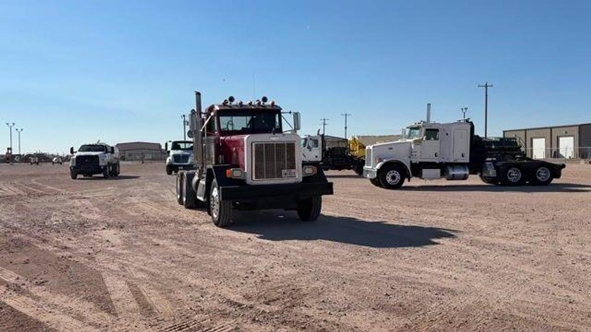 Used 1998 PETERBILT 357 T/A DAYCAB WINCH TRUCK