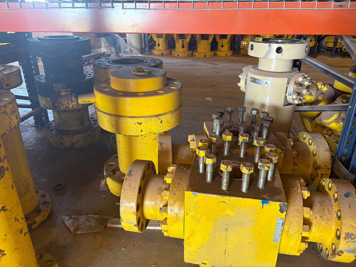 Used (15) assorted 5” 7” & 11”!spacer spools w/ (2) 5” 4-way fluid crosses, & (1) 7-1/16” 5k tubing head