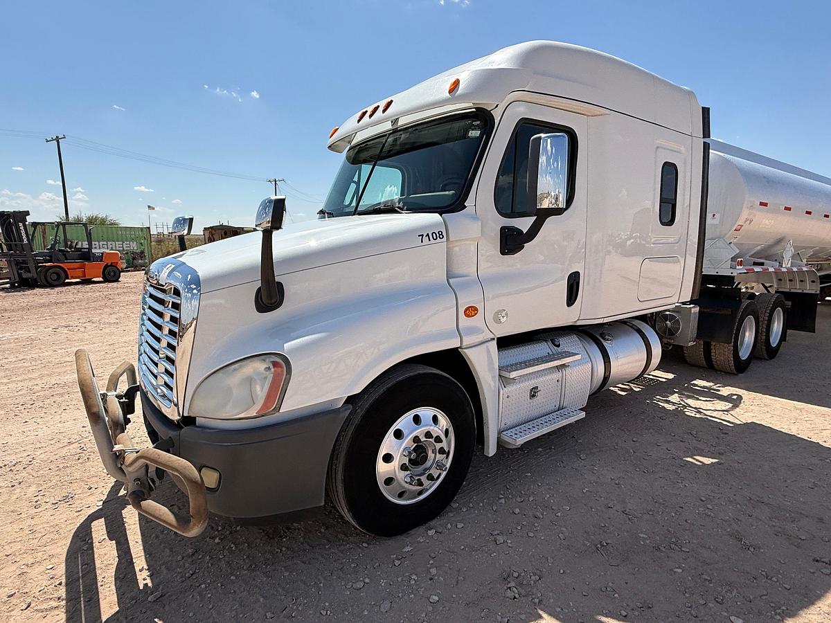 Used 2014 FREIGHTLINER CASCADIA T/A 64” SLEEPER TRUCK