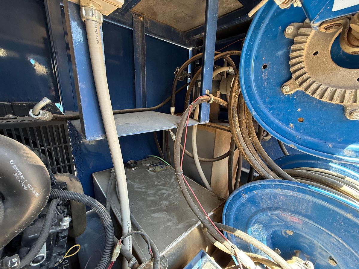 Used SELF CONTAINED 20K WP GREASE INJECTION UNIT COMBO P/B 8.4-KW ISUZU DIESEL GENERATOR