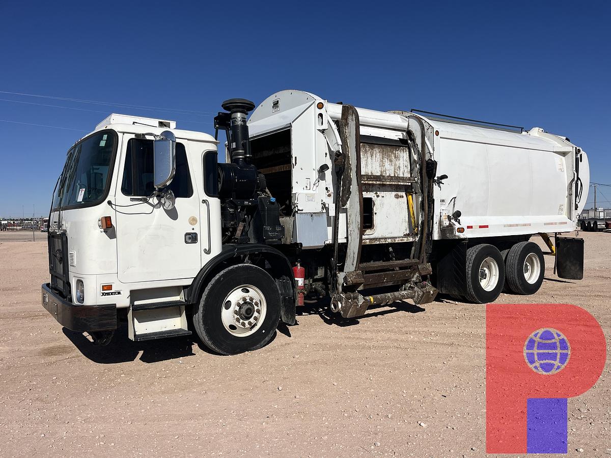 Used 2016 AUTOCAR XPEDITOR T/A 29YD CABOVER TRASH TRUCK