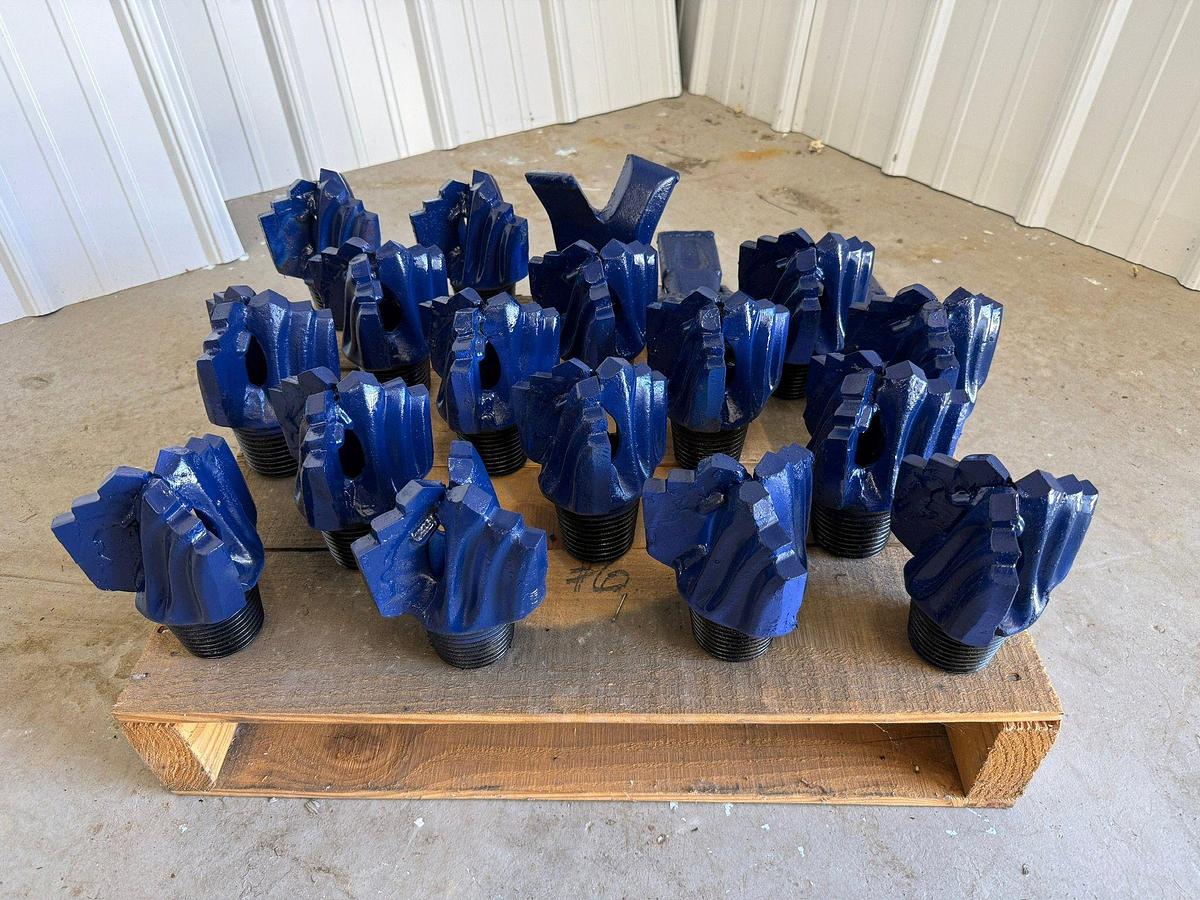 Used (15) - 7NH, 9WW and other specific CARBIDE TIPPED DRAG BIT DRILLING BITS